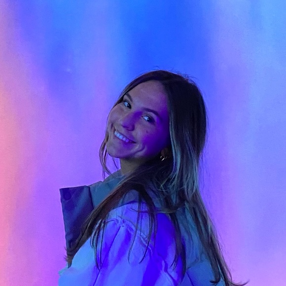 Meet your Posher, Gabrielle - Picture 1 of 4